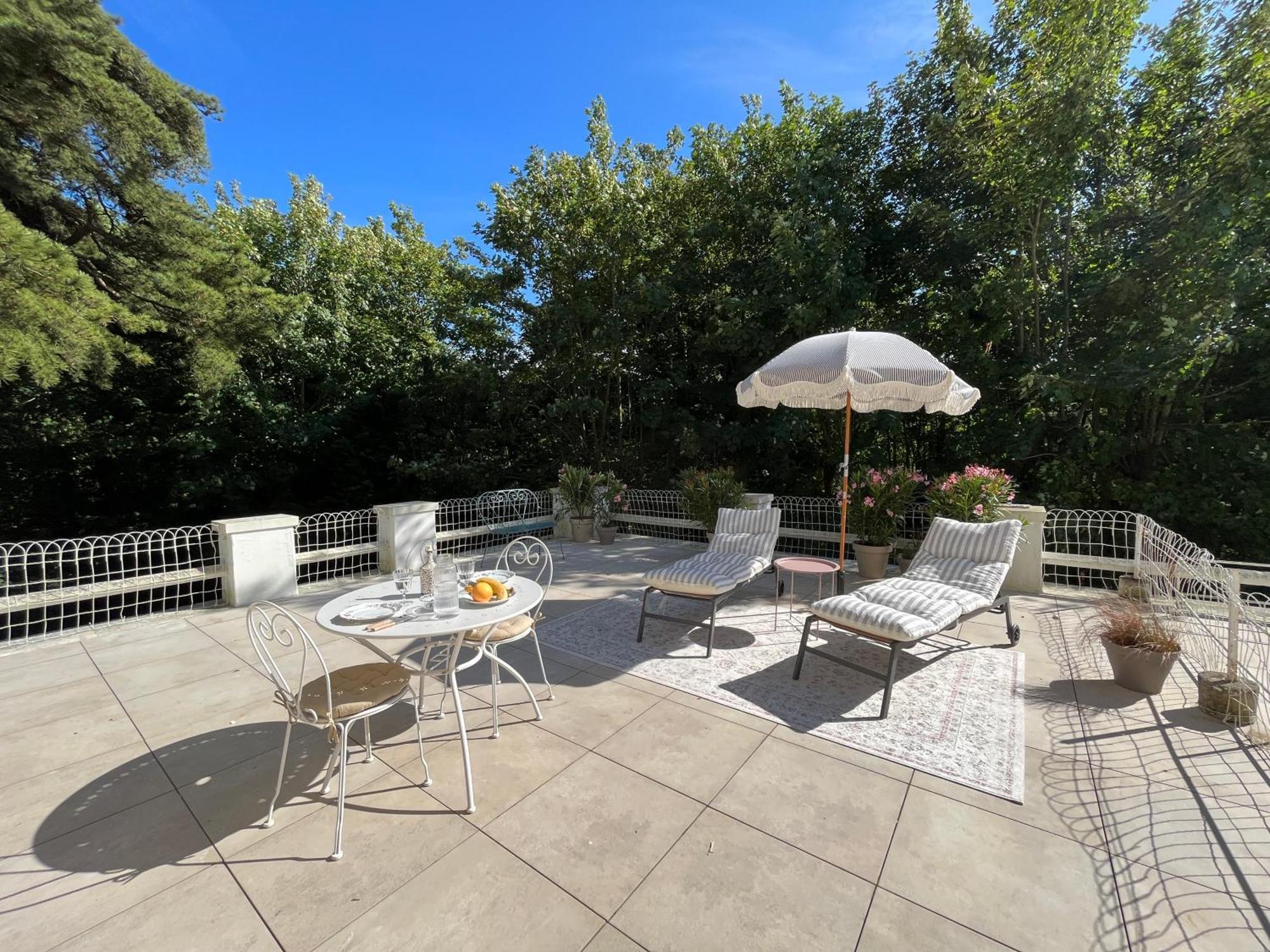 Avec Grande Terrasse Et Parc - Classe 4 Etoiles Étretat